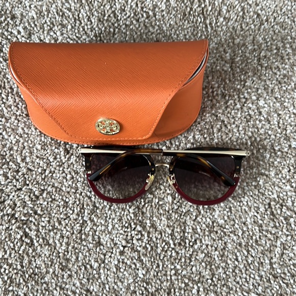 Tory Burch Sunglasses - Picture 4 of 4